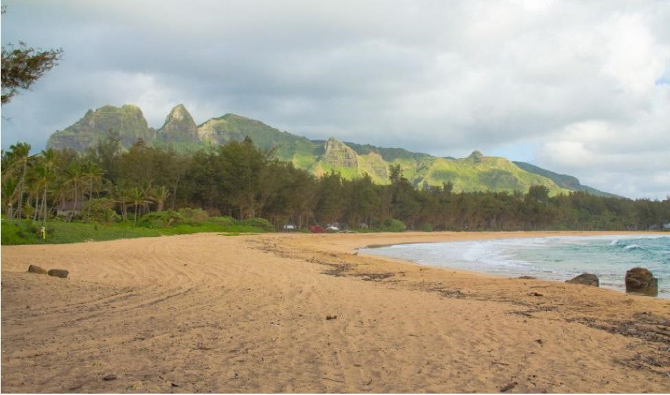 ANAHOLA BEACH AND SLEEPING GIANT MOUNTAIN