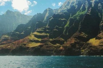 Na Pali Coast Tour on the Makana. Max 12 passenger