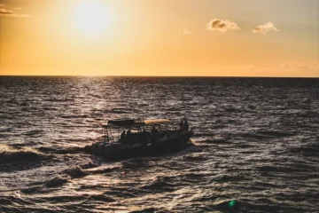 Mauna Kea Sunset Coastline Cruise Waimea, Big IslandMauna Kea Sunset Cruise 路 from $99.95Golden Hour, Coastal Views & Dolphins
