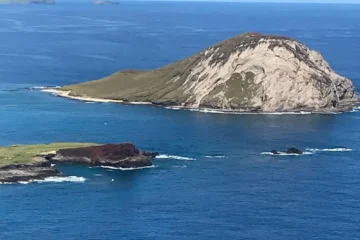 Honolulu, OahuDiamond Head & East Side Beach · from $150Crater Hike, Lanikai Beach & Scenic Stops