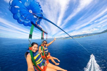 Parasailing Honolulu, OahuParasailing 路 from $80600-1000ft Flights & Waikiki Views