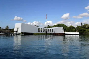 Salute to Pearl Harbor - from Waikiki Honolulu, OahuSalute to Pearl Harbor Tour 路 from $59WWII History & Aloha Tower
